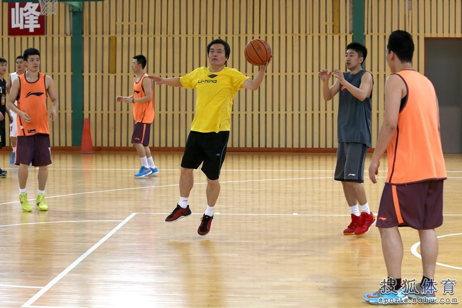 为什么参加篮球辅导可以帮助孩子更好地成长_1